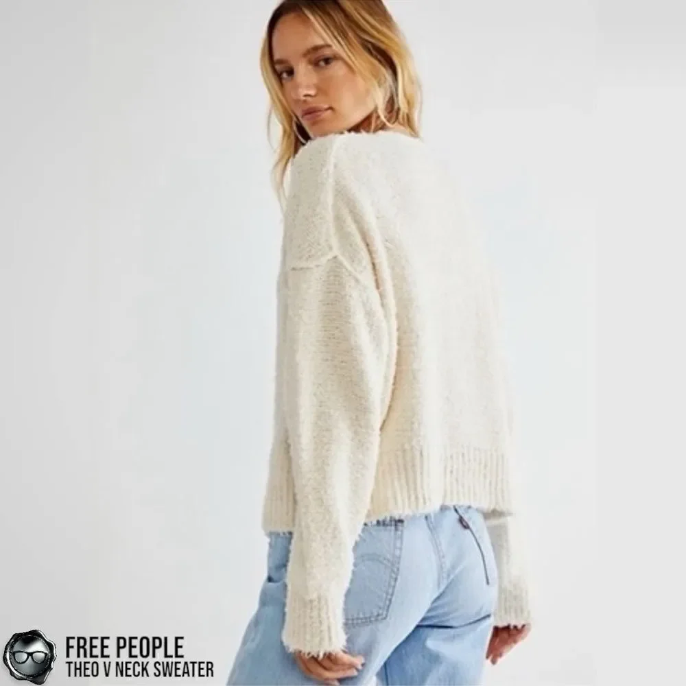 FREE PEOPLE THEO V NECK SWEATER IN CREAM WOMEN’S MEDIUM OVERSIZED SMALL FUZZY